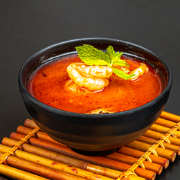 Tom Yam Kung relevé au scampis